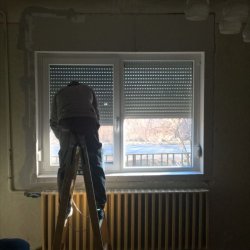 Felsőtokos redőny gipszkartonozás közben